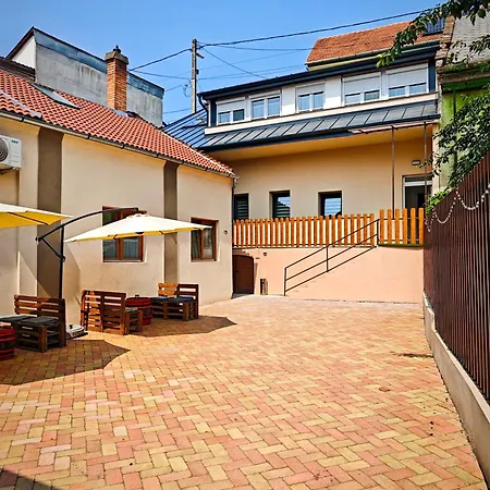 Dama2 Apartment Eger
